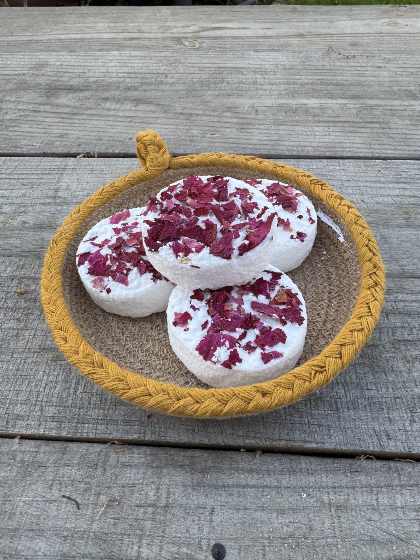 Small Rose bath bomb